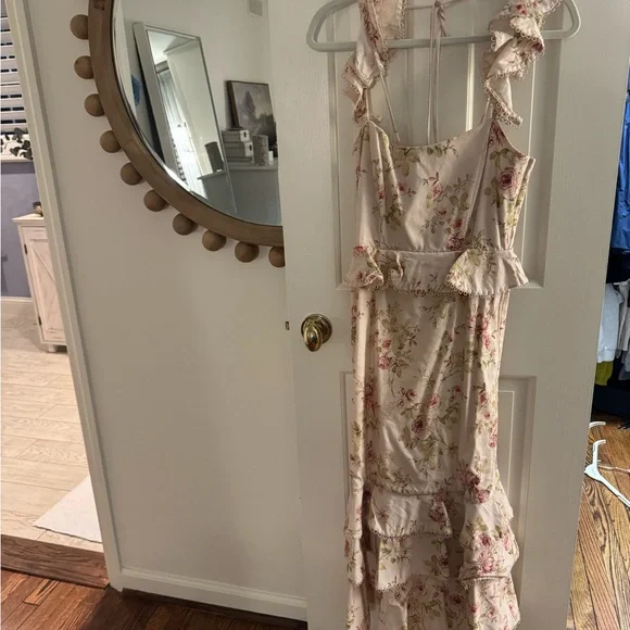 V. Chapman Blush Floral Tiered Dress - Picture 5 of 7